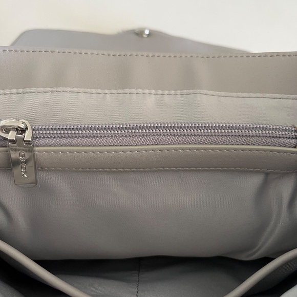 Leather bag with handle and crossbody strap - Picture 12 of 17